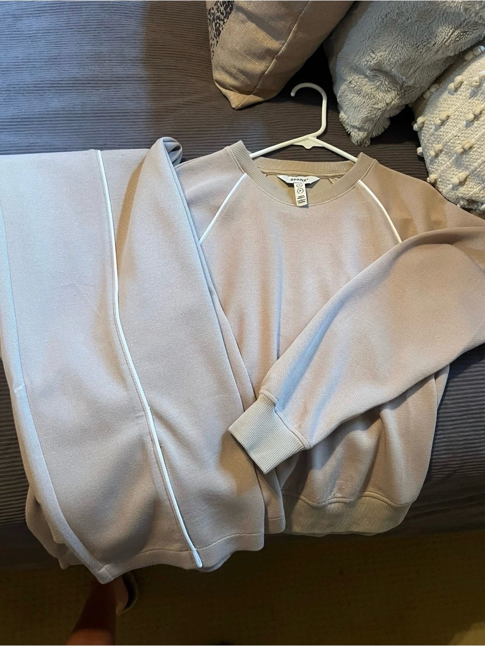 SPANX Women's Cream Sweatshirt with White Piping
